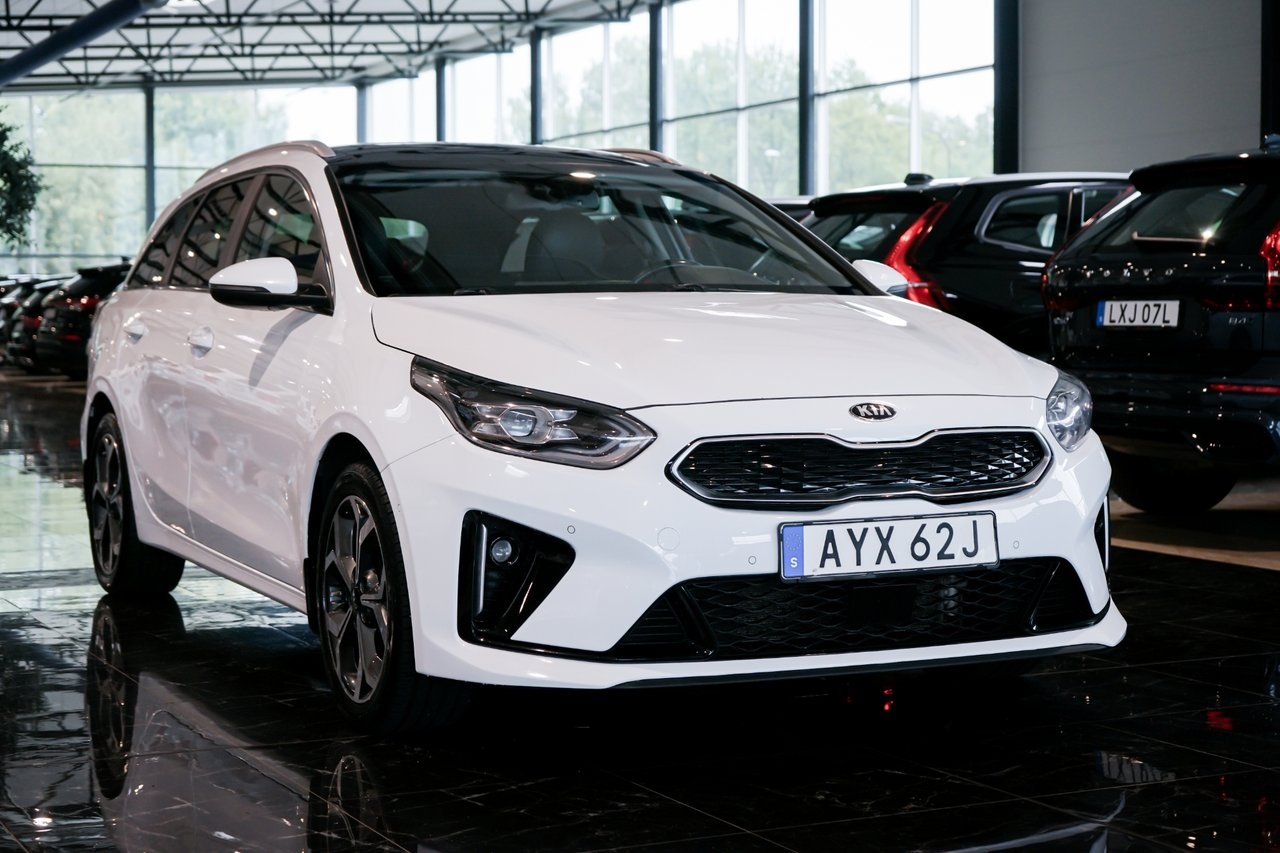 Kia Ceed Sportswagon Plug-in Hybrid DCT 2021, photo 3/10
