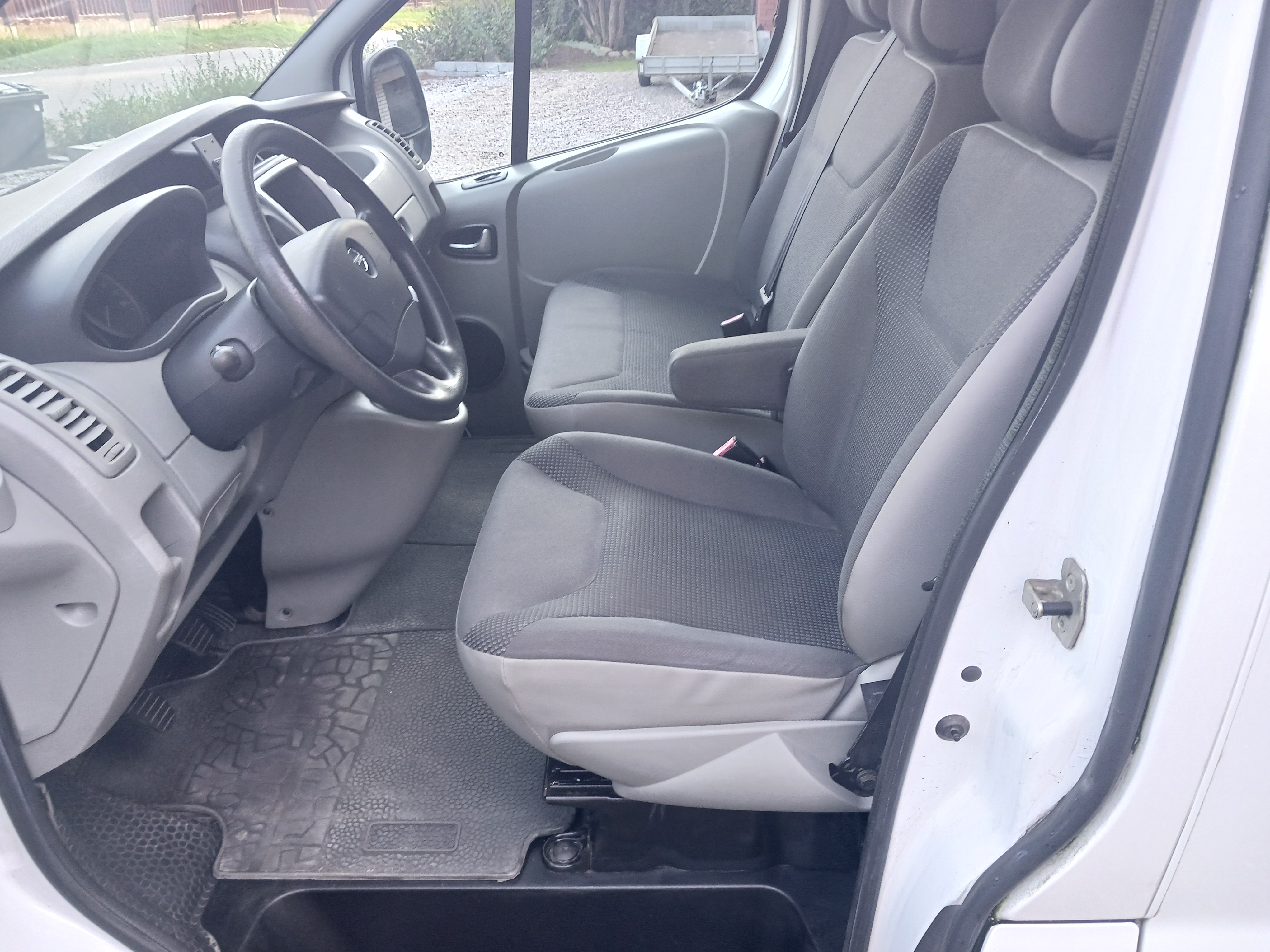 Opel Vivaro 2011, bild 4/10