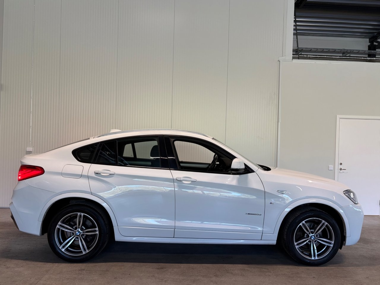 BMW X4 xDrive20d M-Sport 2018, kuva 2/10
