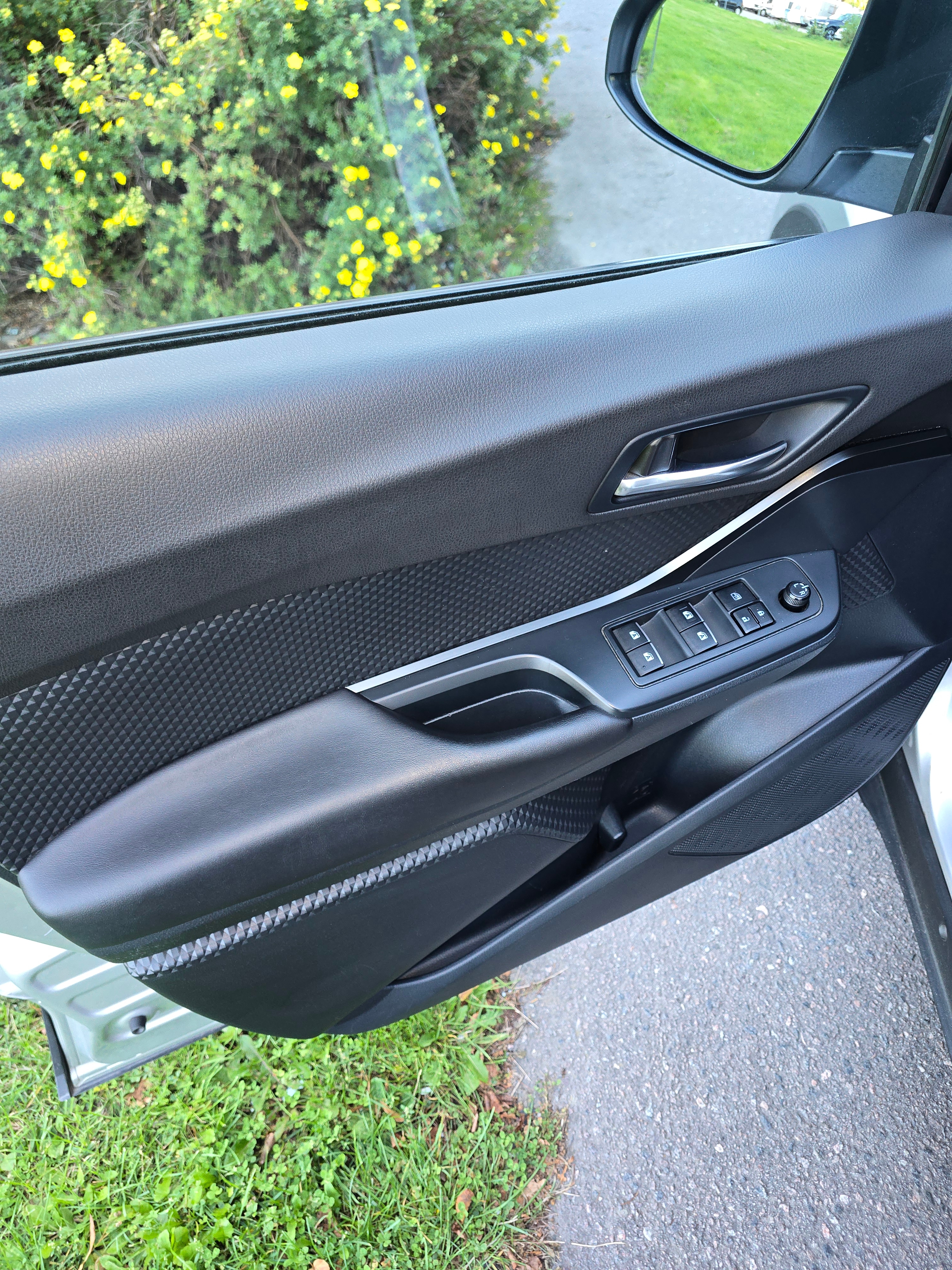 Toyota C-HR Hybrid CVT 2017, photo 6/10