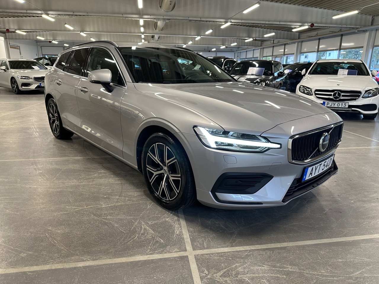 Volvo V60 B3 Core 2023, bild 2/10