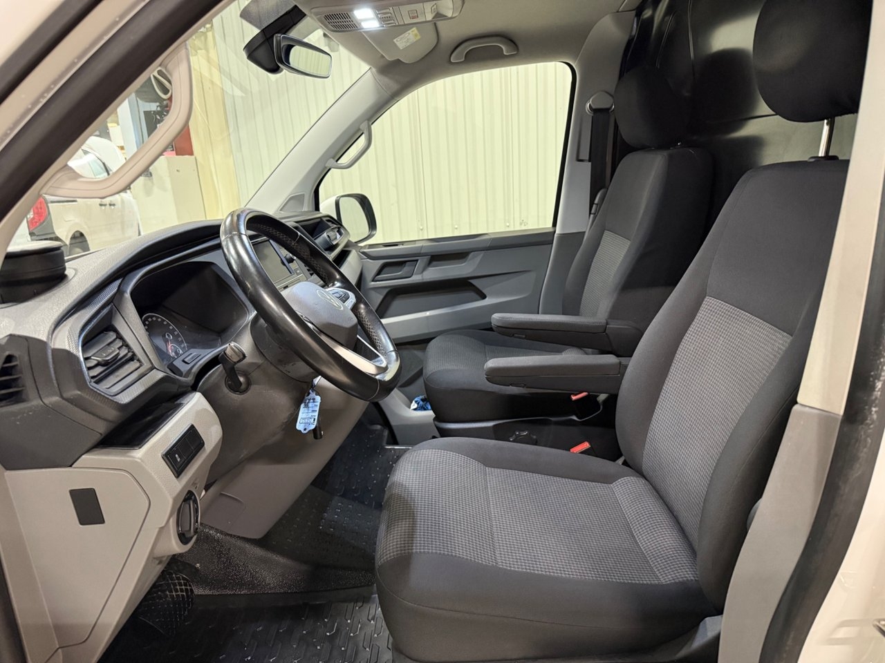 Volkswagen Transporter 2022, kuva 7/10
