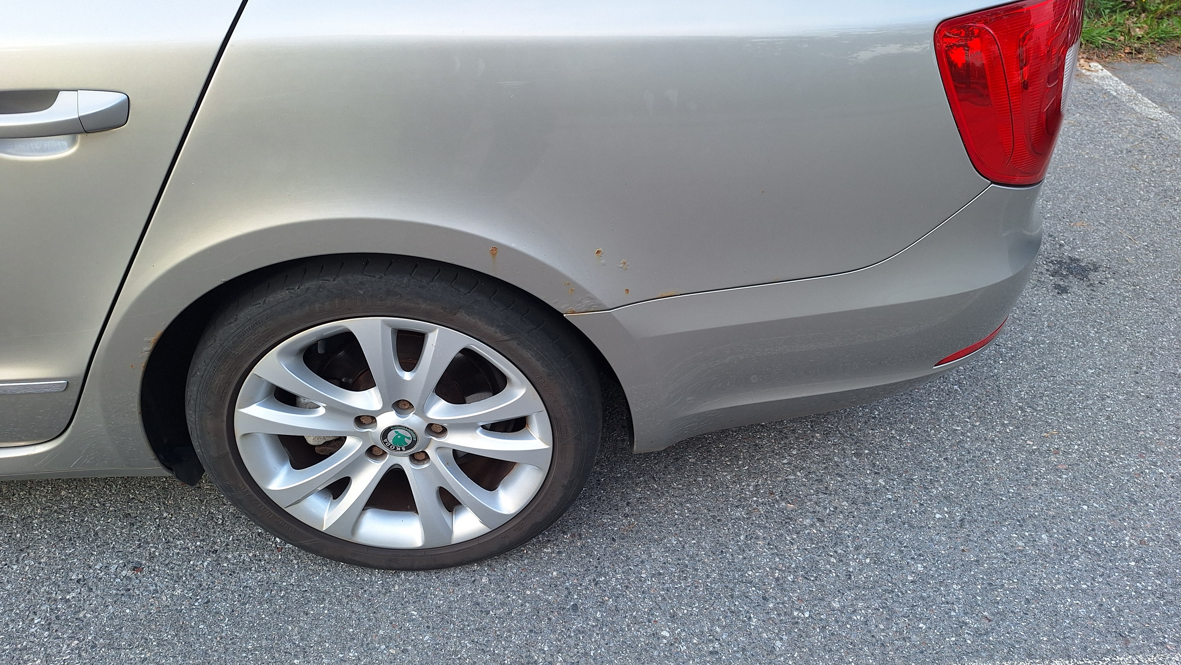 Skoda Superb 2012, bild 4/10