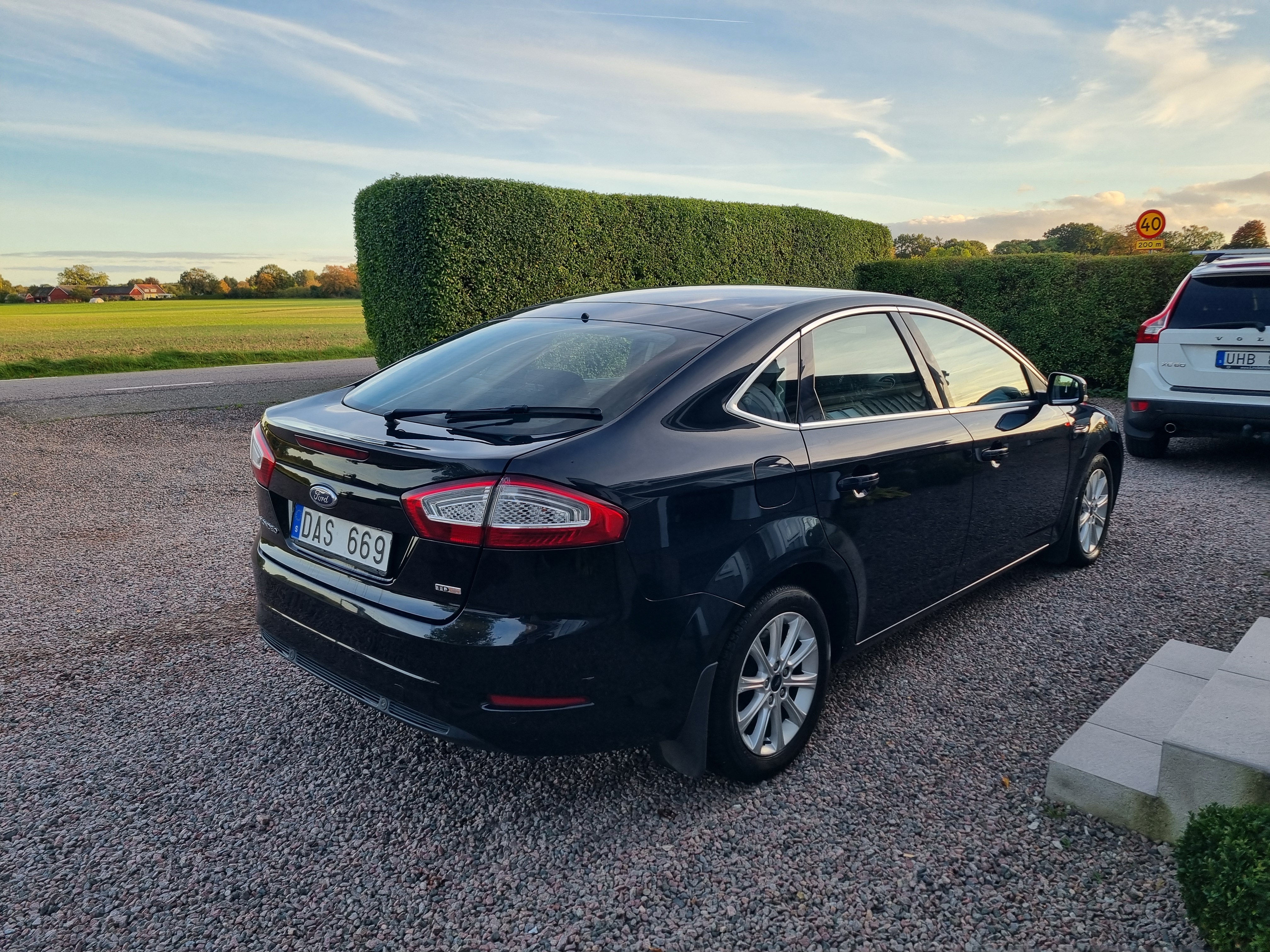 Ford Mondeo 2.0 TDCi Powershift 2011, kuva 2/2
