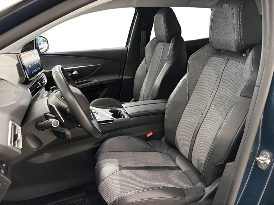 Peugeot 3008 Allure 1.2 PT 130hk Aut 2022, photo 4/10