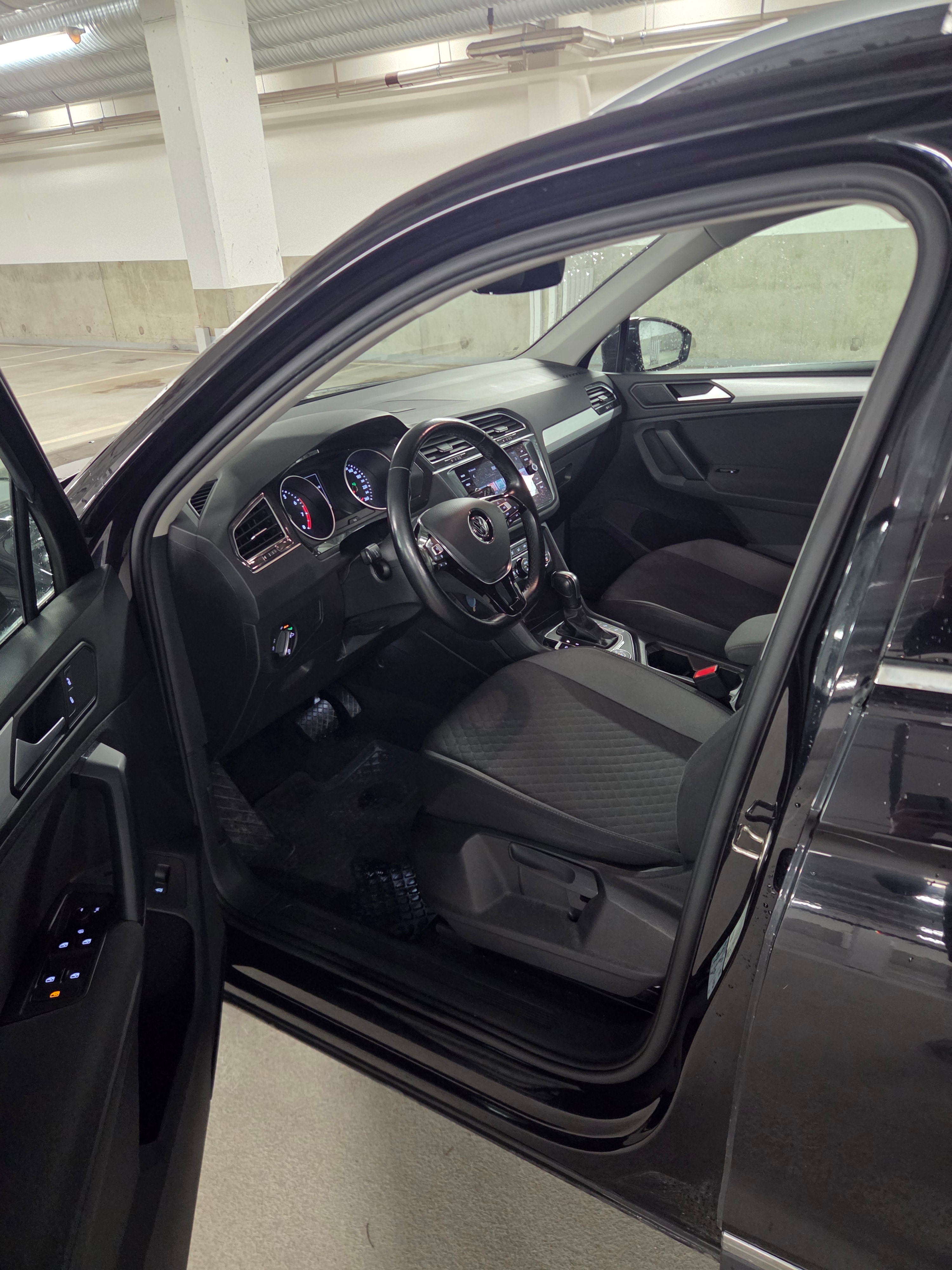 Volkswagen Tiguan 2020, photo 6/9