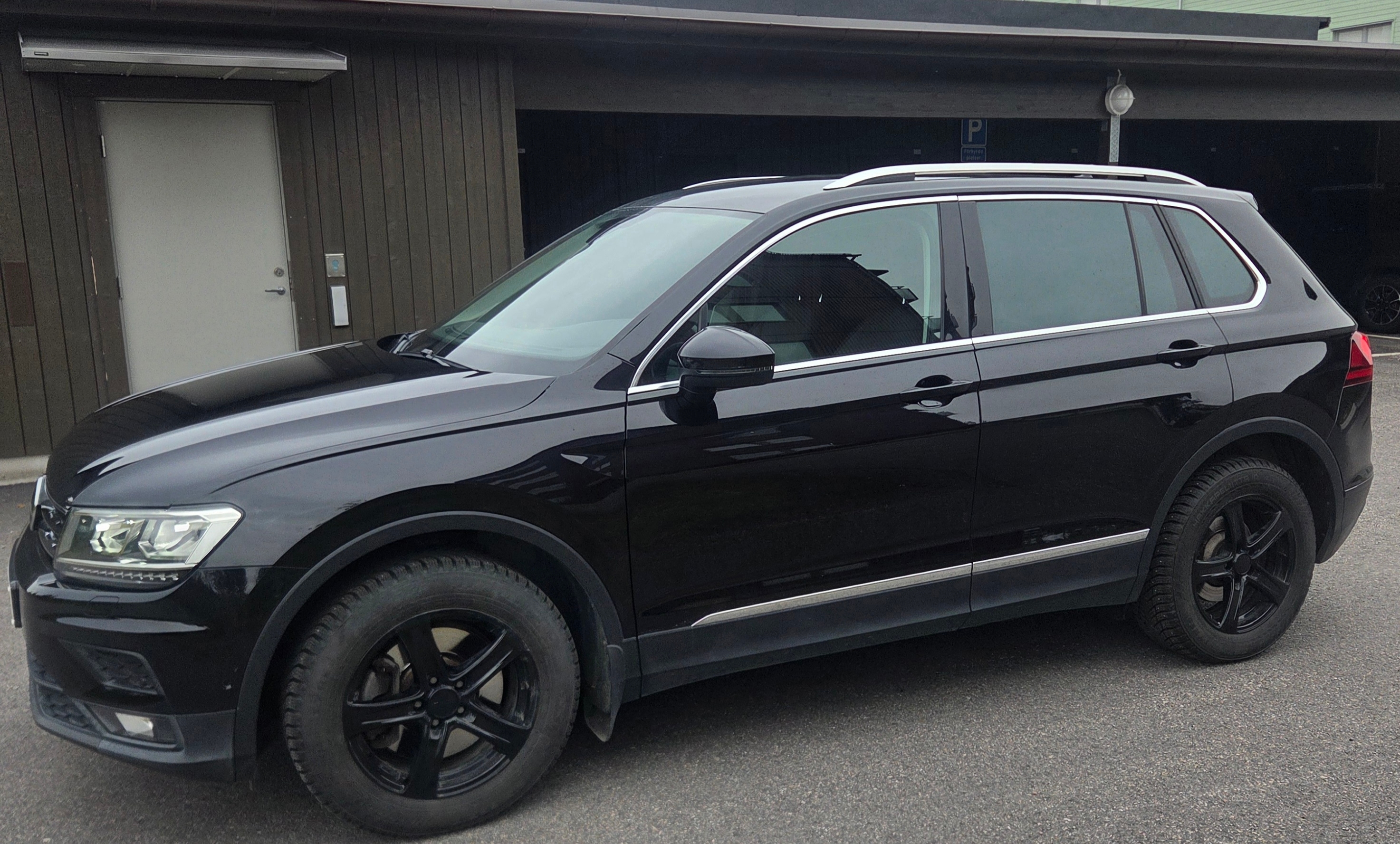 Volkswagen Tiguan 2020, photo 2/9