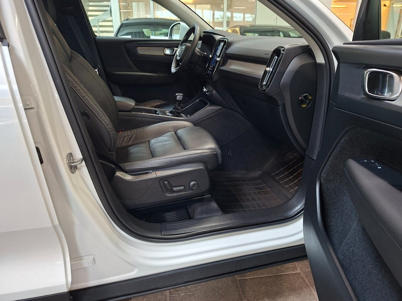 Volvo XC40 T2 Core Helläder 2023, kuva 6/10