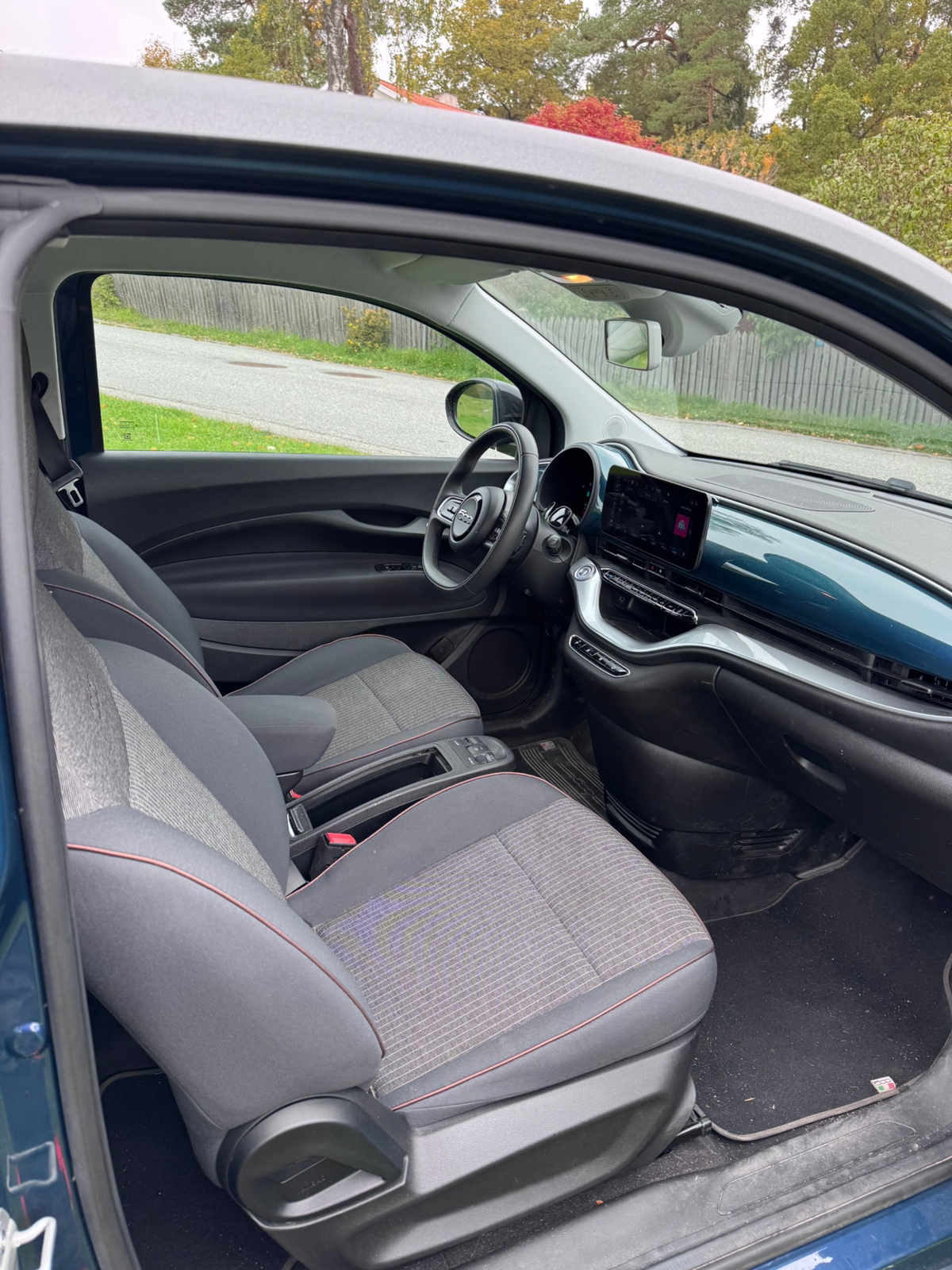 Fiat 500e 3+1 42 kWh 2021, bild 5/10