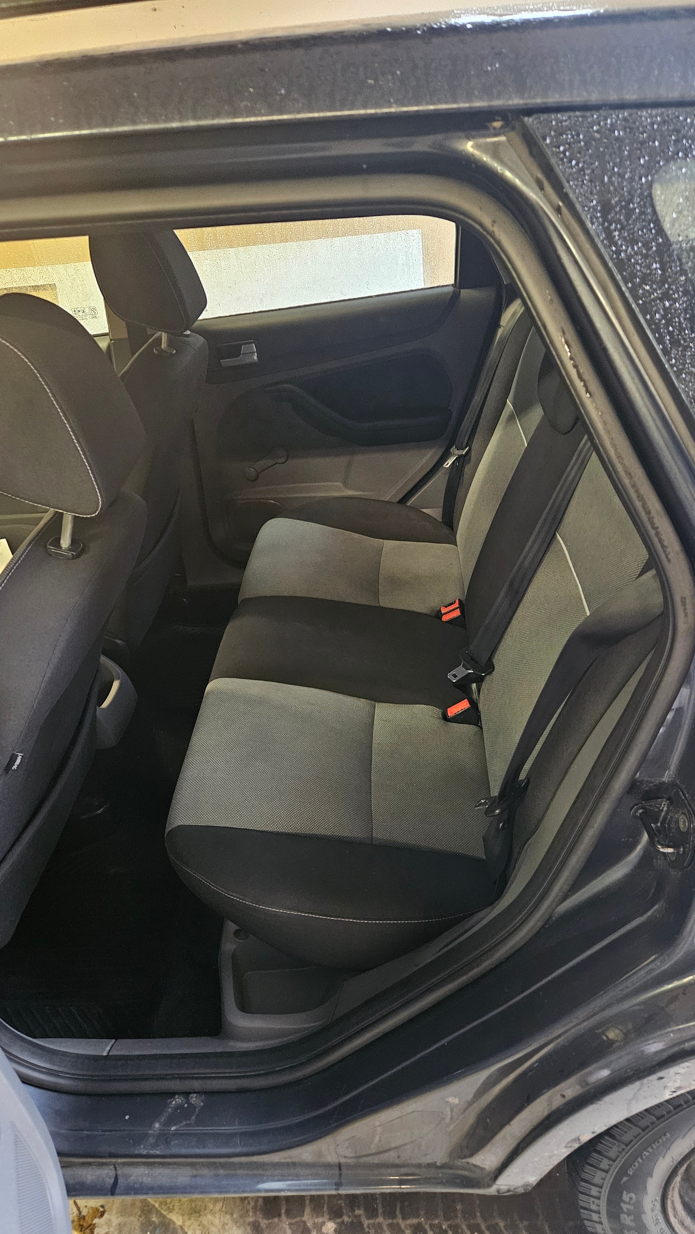 Ford Focus Kombi 1.6 TDCi Manuell 2011, photo 6/7