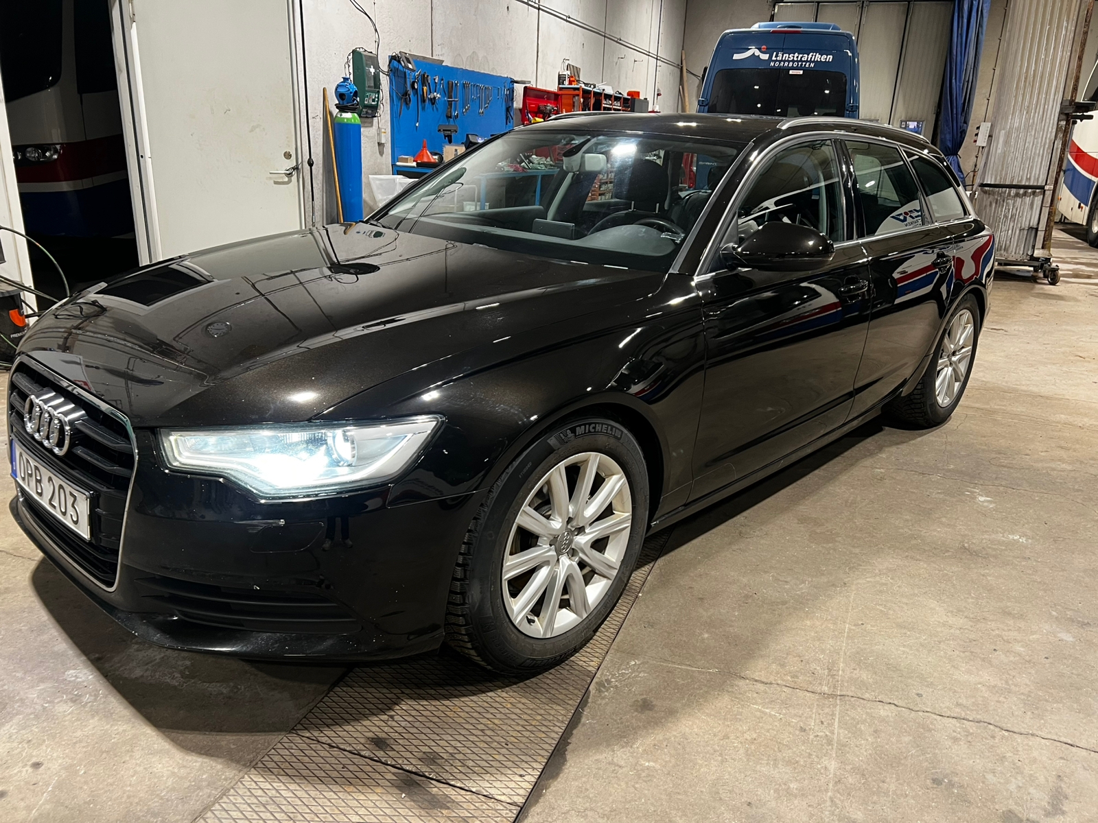 Audi A6 Avant 3.0 TDI V6 DPF Manuell 2012, bild 8/8