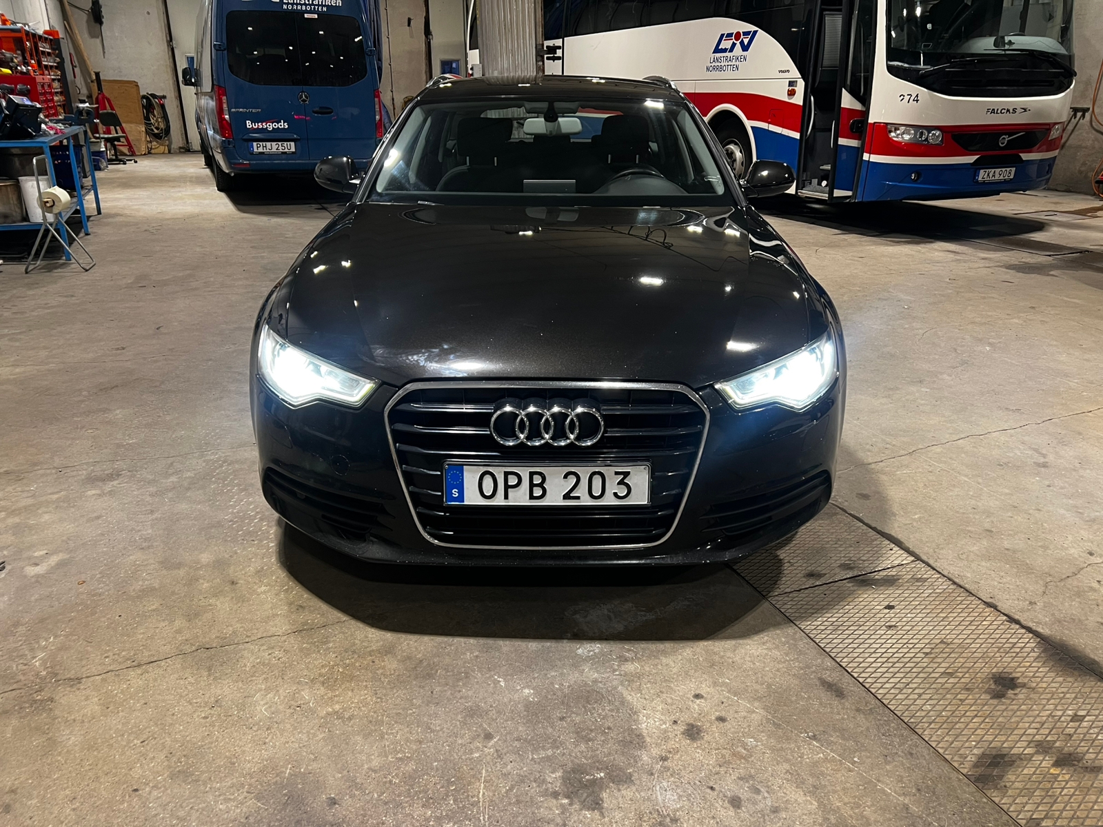 Audi A6 Avant 3.0 TDI V6 DPF Manuell 2012, bild 2/8