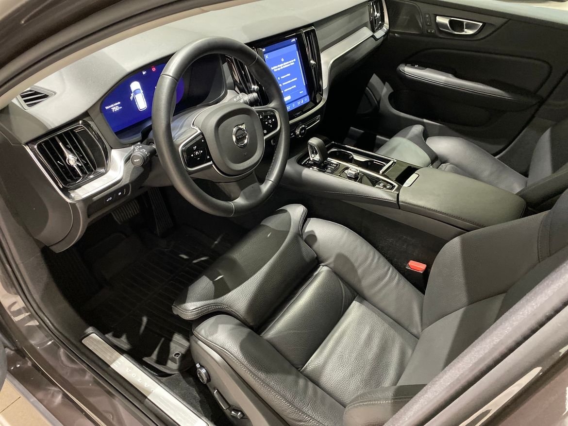 Volvo V60 T6 Plus Dark Nordic Edition 2025, photo 2/10