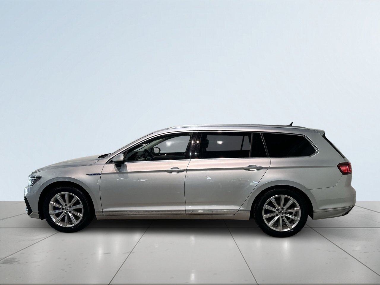Volkswagen Passat 2020, photo 4/10