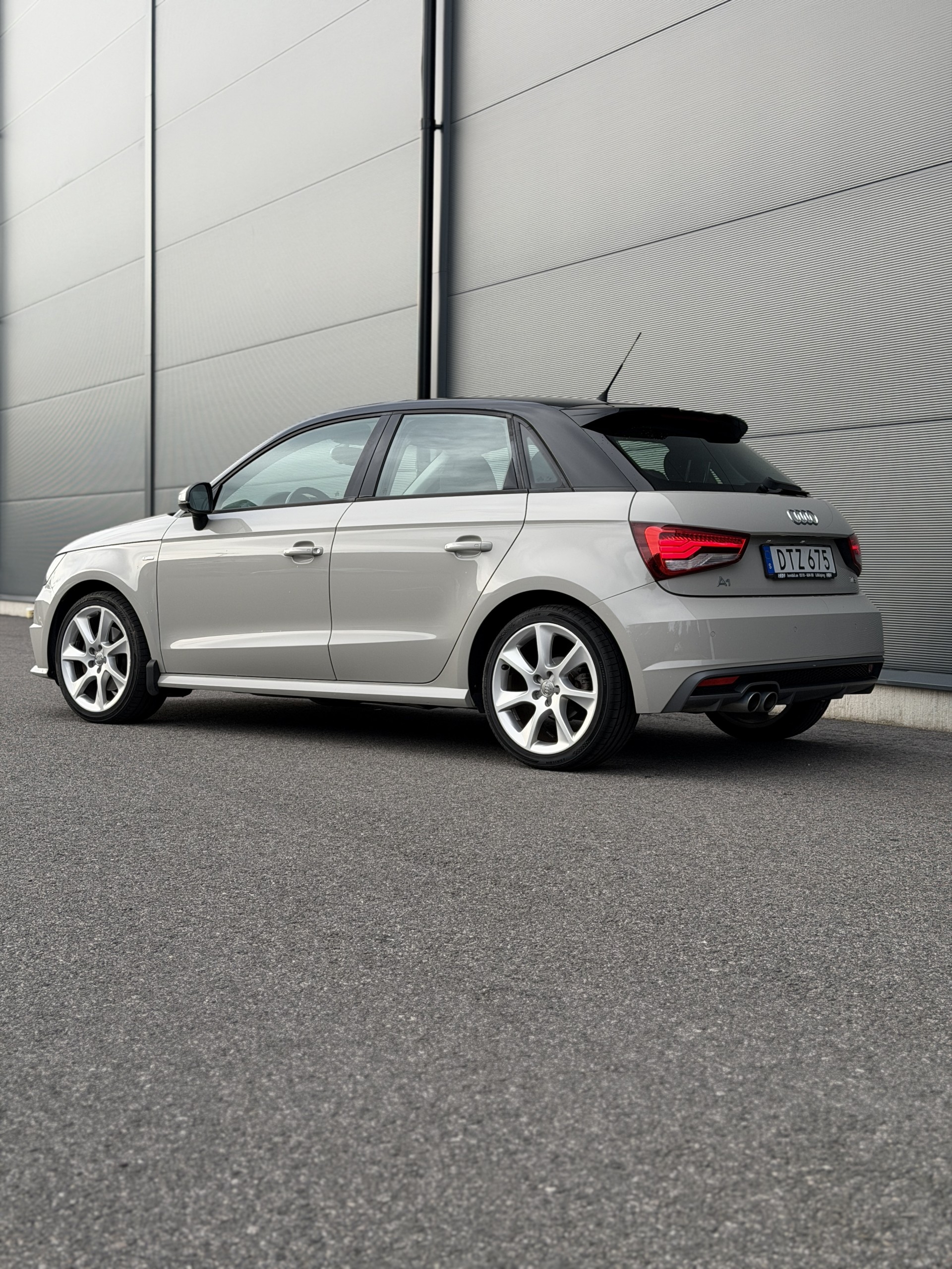 Audi A1 Sportback 1.4 TFSI S Tronic 2017, photo 2/9