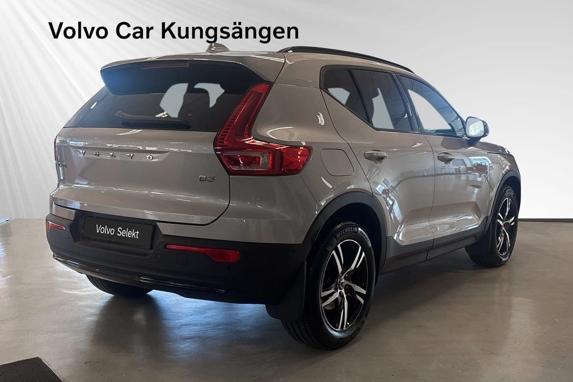 Volvo XC40 B3 FWD Bensin Plus Dark 2025, photo 5/10