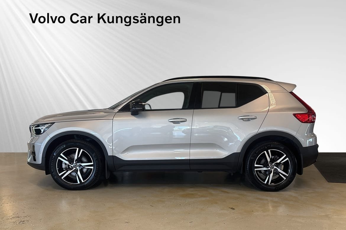 Volvo XC40 B3 FWD Bensin Plus Dark 2025, photo 3/10