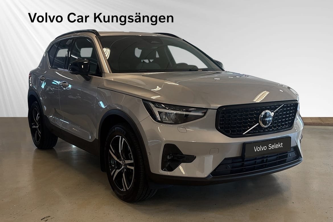 Volvo XC40 B3 FWD Bensin Plus Dark 2025, photo 6/10