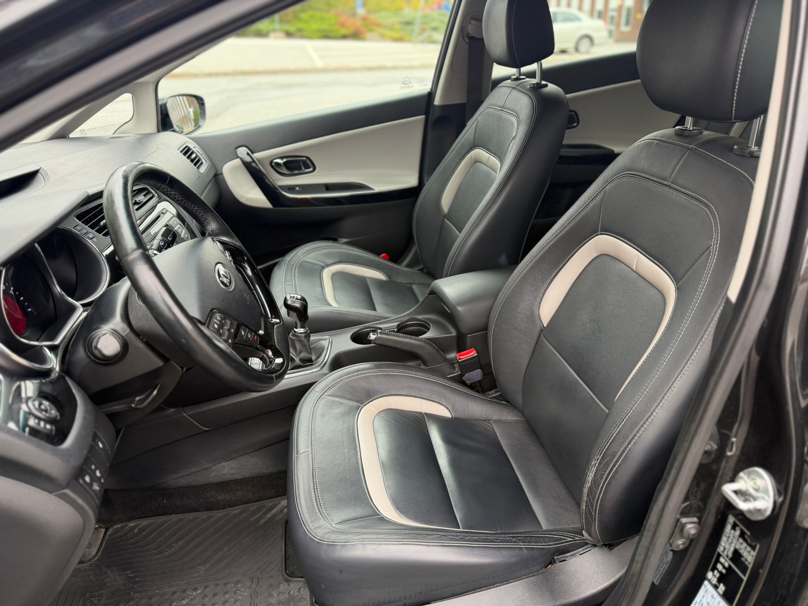 Kia Ceed _sw 1.6 CRDi Manuell 2013, kuva 5/6