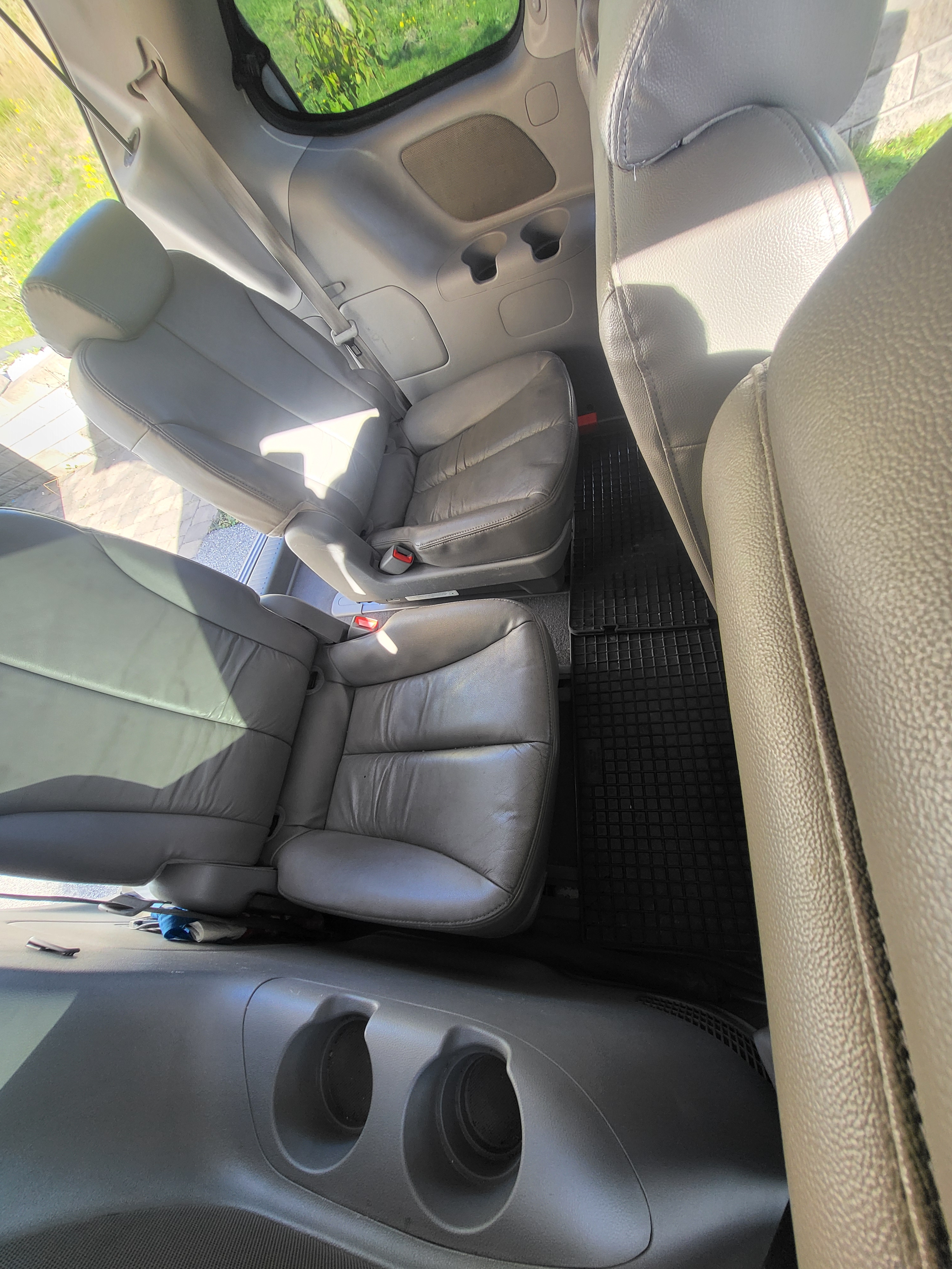 Kia Carnival 2011, bild 4/10