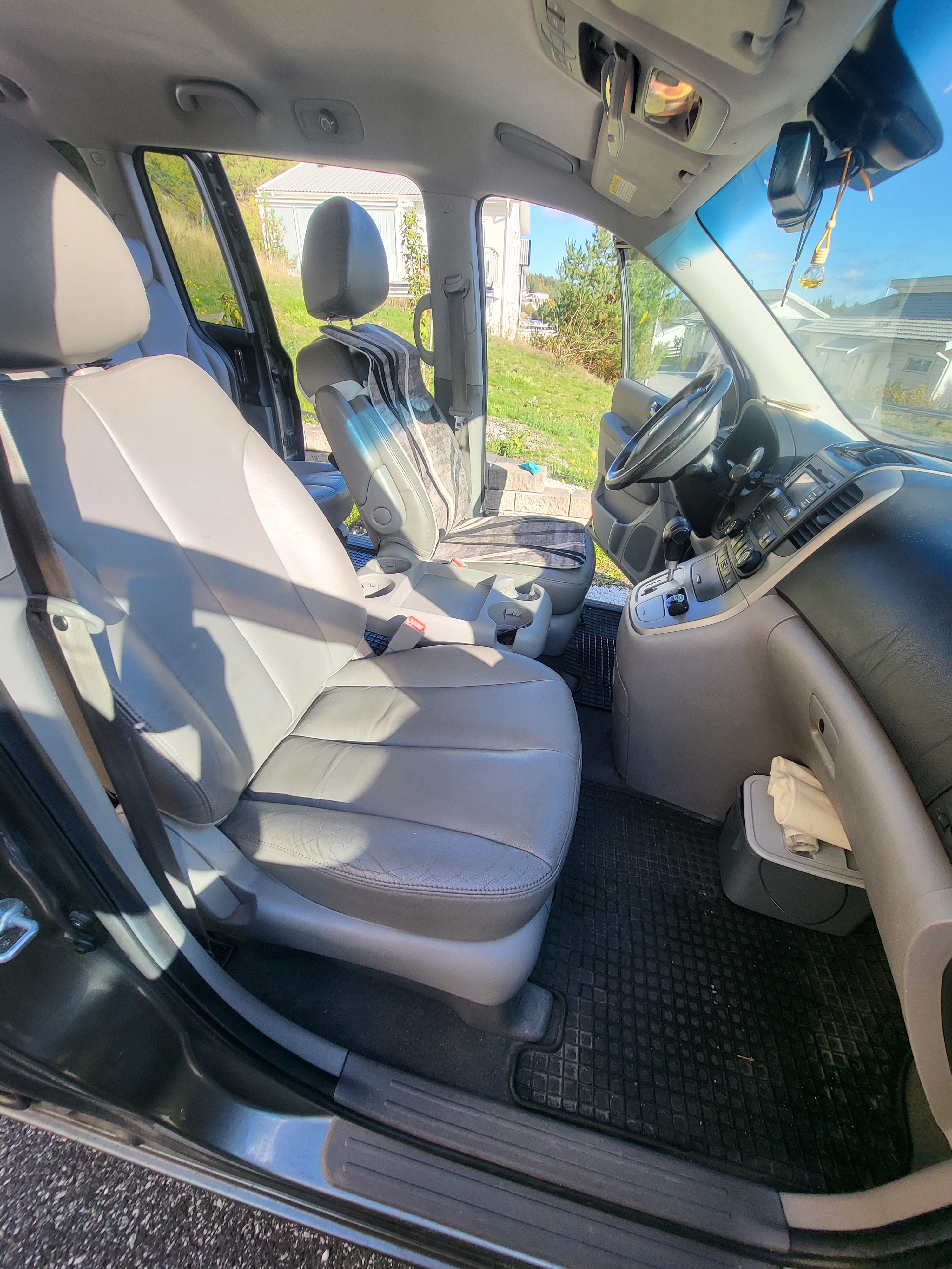 Kia Carnival 2011, bild 2/10