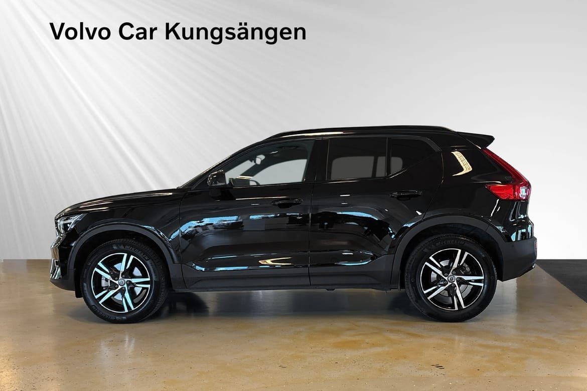 Volvo XC40 B3 FWD Bensin Plus Dark 2026, photo 3/10