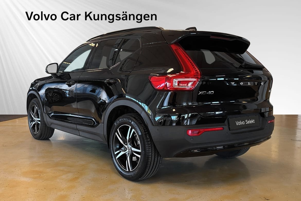 Volvo XC40 B3 FWD Bensin Plus Dark 2026, photo 4/10