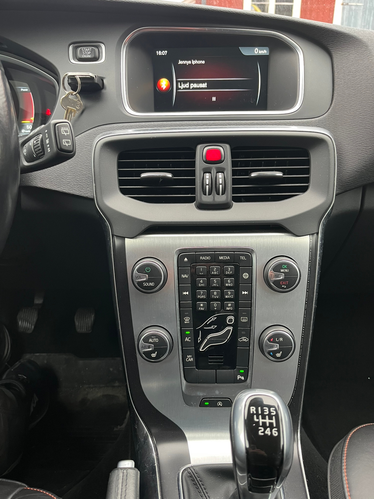 Volvo V40 Cross Country D2 Manuell 2015, bild 4/6