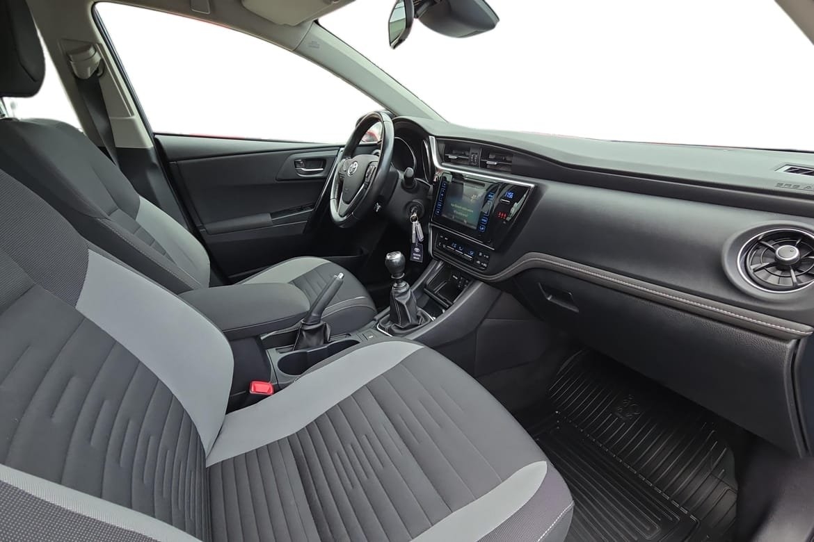 Toyota Auris 2016, photo 6/10