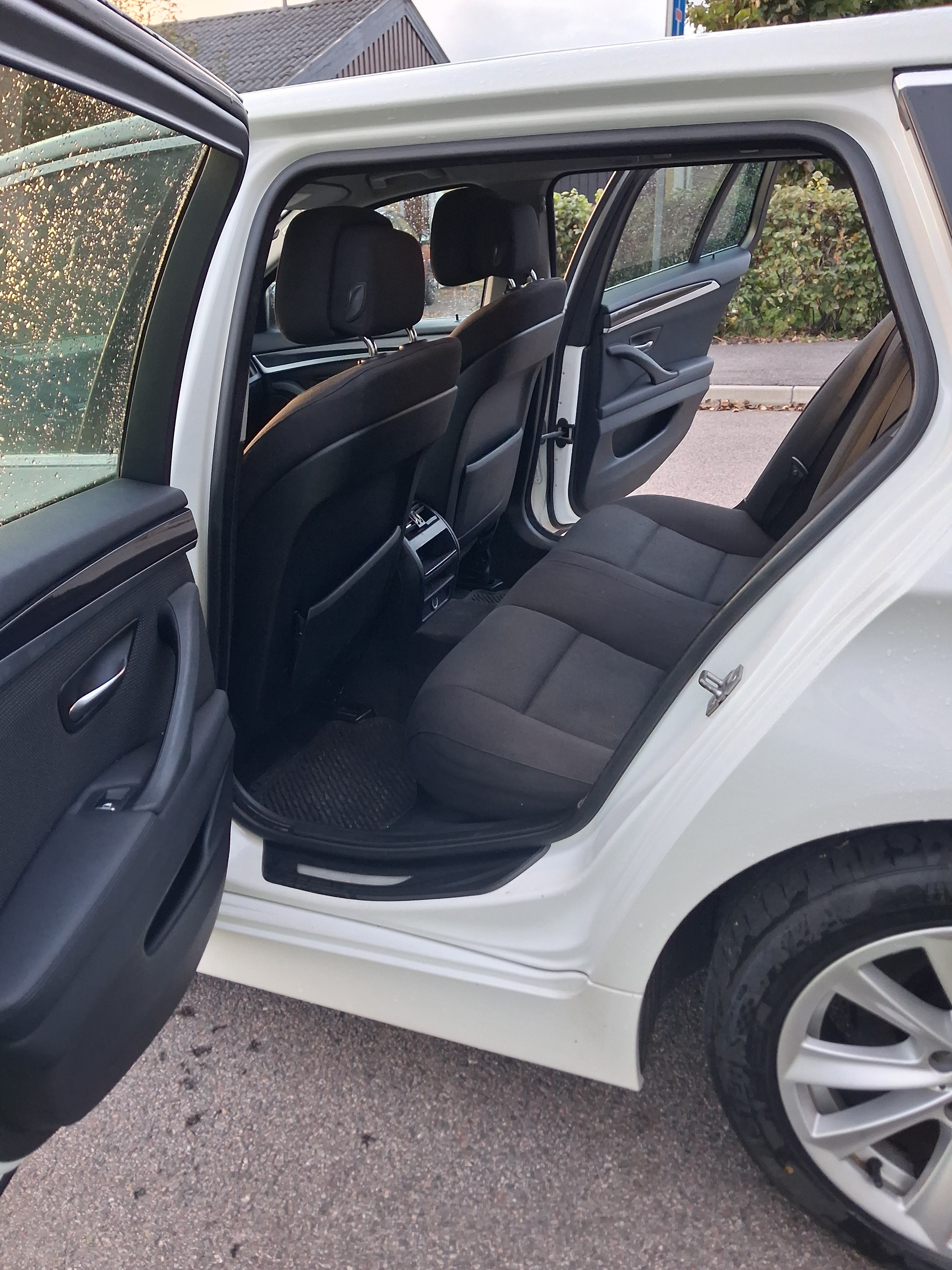 BMW 520 d Touring Steptronic 2012, kuva 4/7