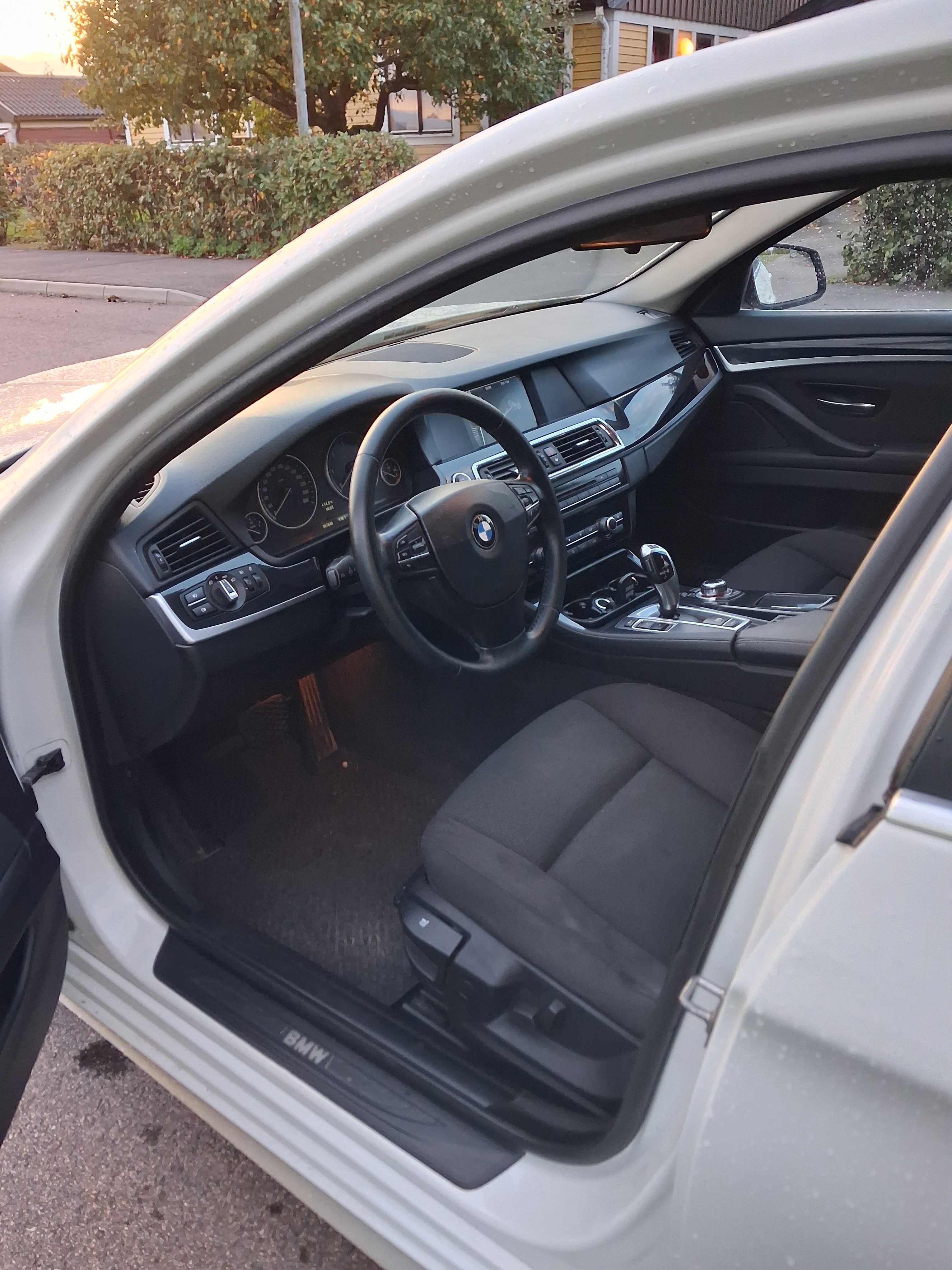 BMW 520 d Touring Steptronic 2012, kuva 6/7