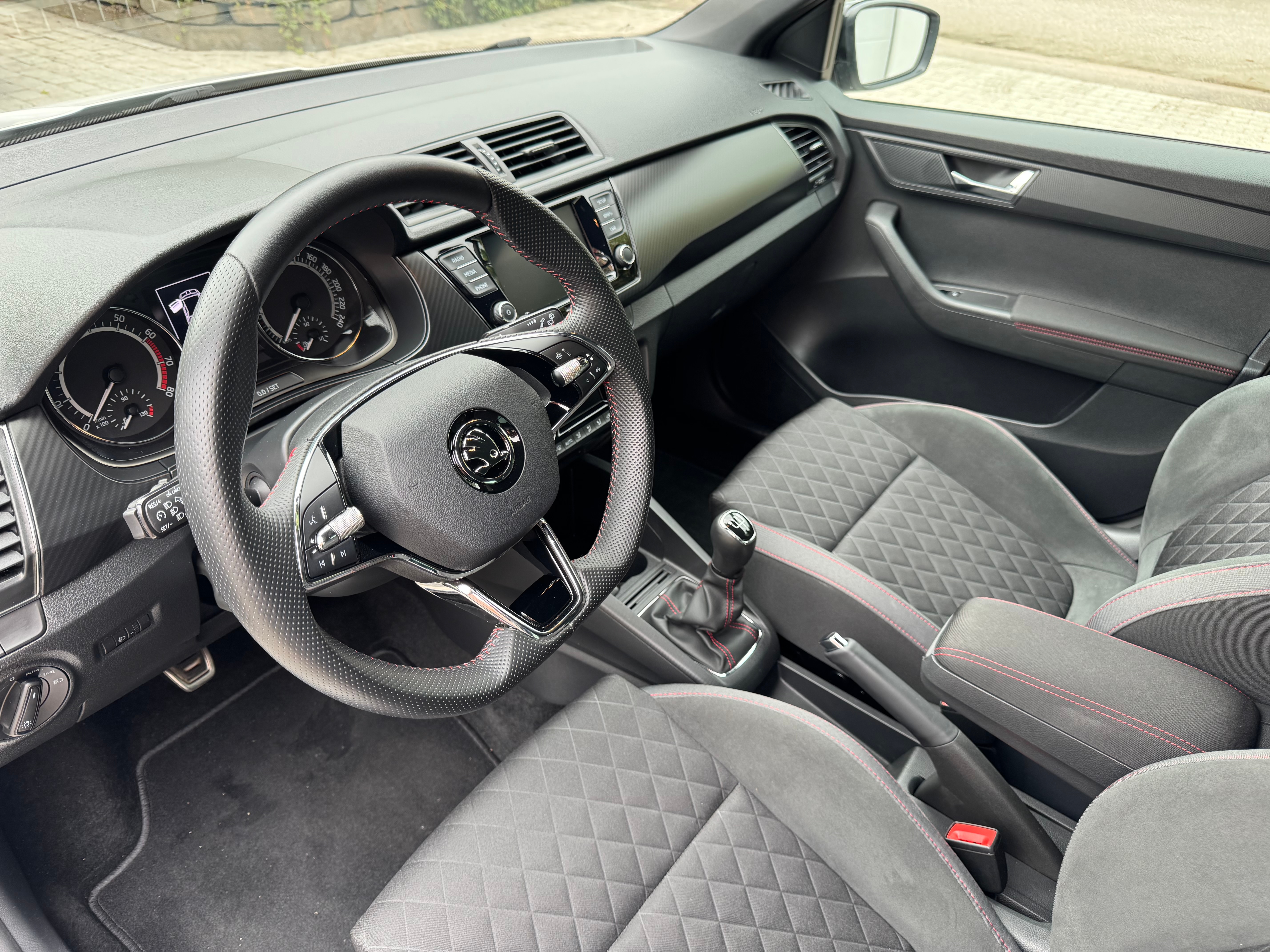 Skoda Fabia 1.0 TSI Manuell 2021, kuva 6/9