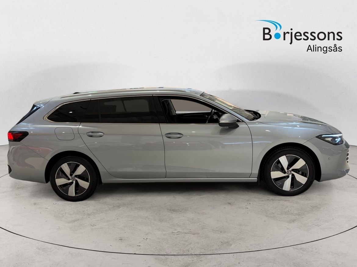 Volkswagen Passat 2025, bild 2/10
