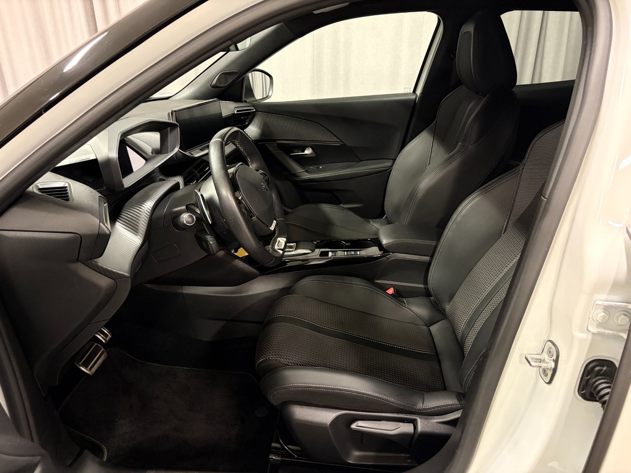 Peugeot 2008 GT PT 130 AUT 2023, kuva 7/10