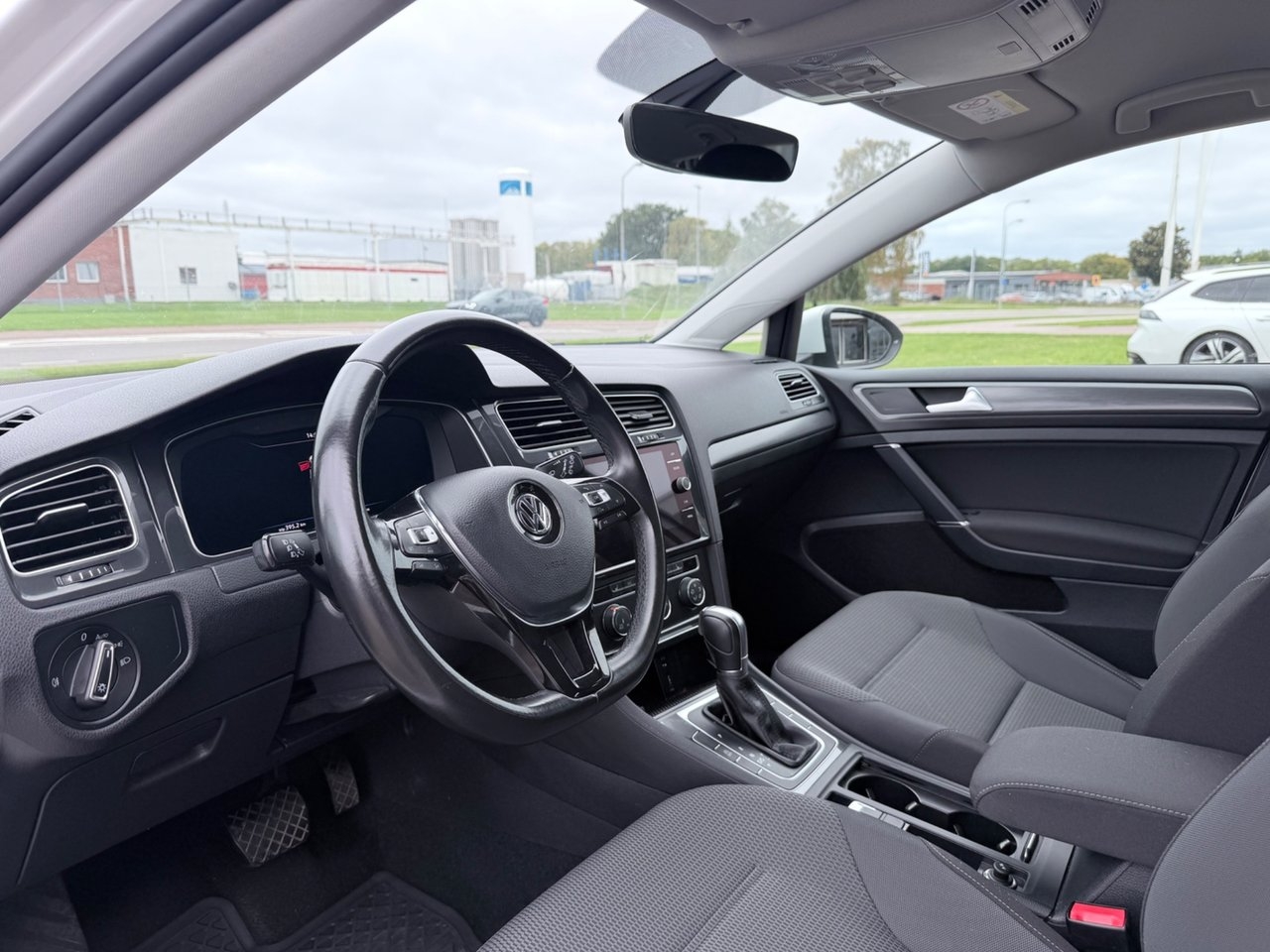 Volkswagen Golf 2018, kuva 2/7