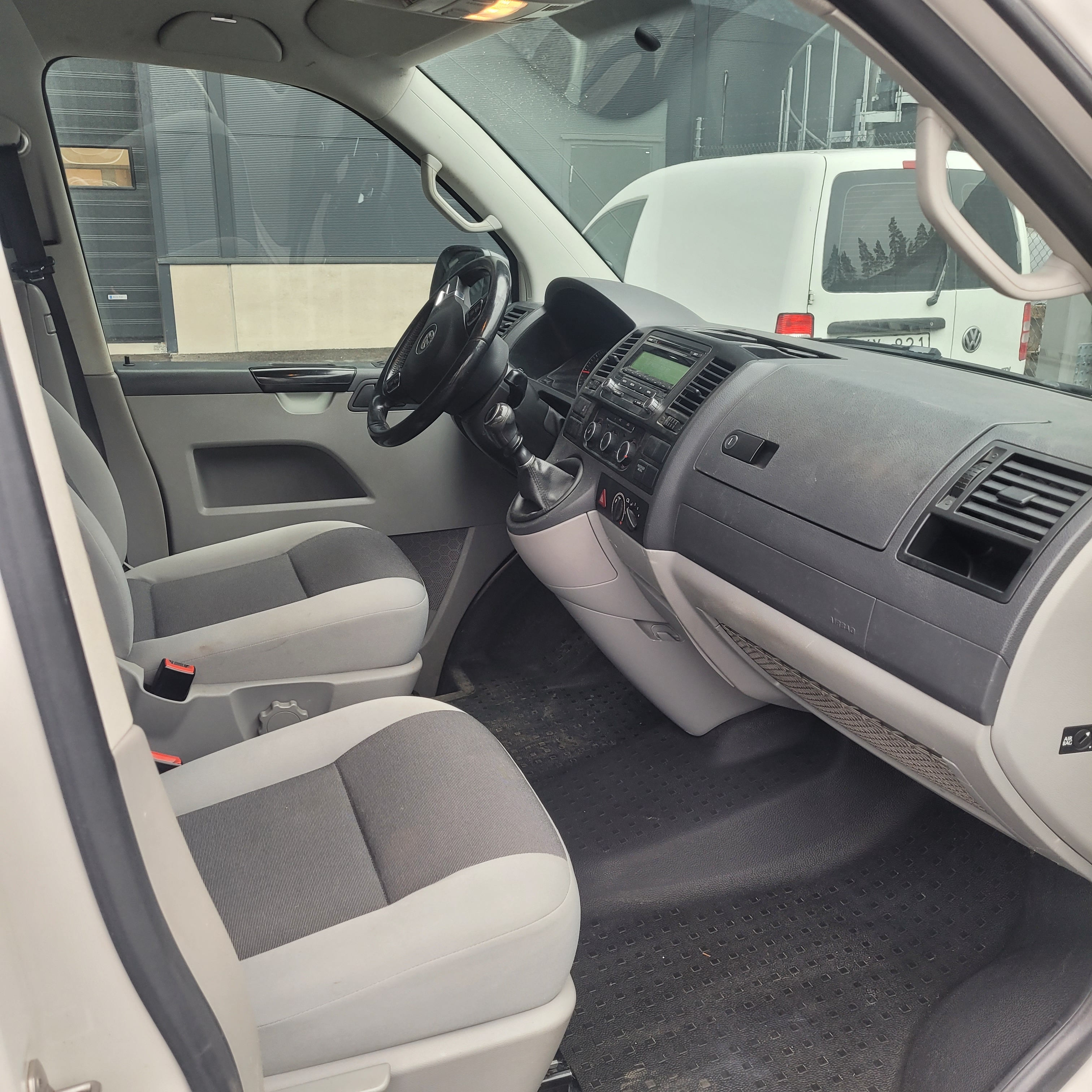 Volkswagen Transporter 2015, kuva 7/8