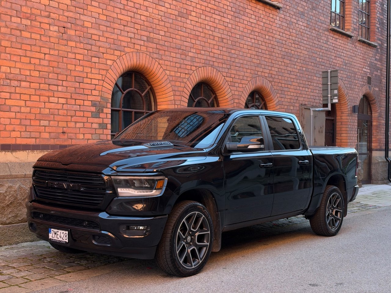 RAM 1500 Crew Cab 5.7 V8 HEMI 4x4 Sport 2019, photo 2/10