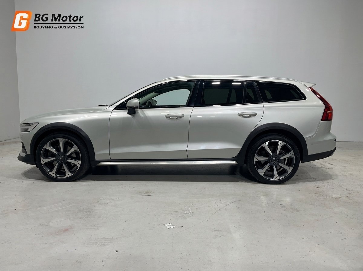 Volvo V60 Cross Country 2021, kuva 3/10