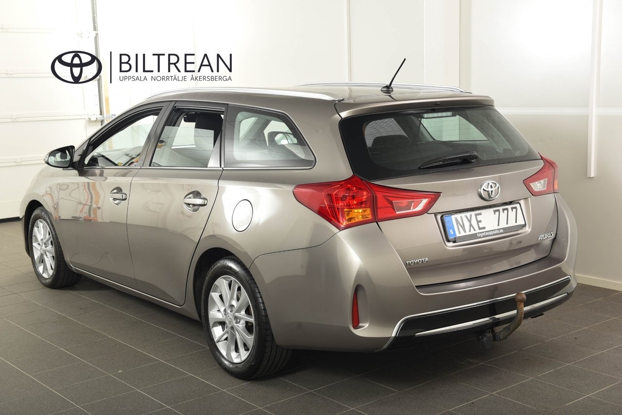 Toyota Auris 2013, photo 2/10