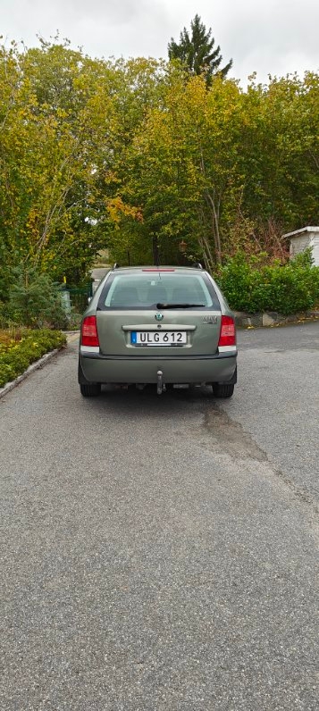 Skoda Octavia Tour Kombi 2.0 4x4 Manuell 2004, kuva 3/6