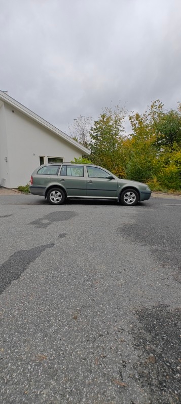 Skoda Octavia Tour Kombi 2.0 4x4 Manuell 2004, kuva 2/6