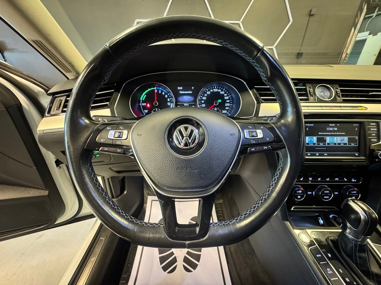 Volkswagen Passat GTE 2016, bild 7/10