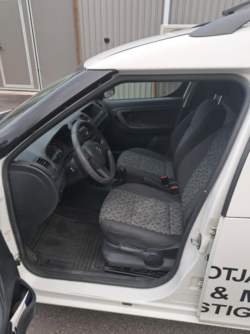 Skoda Roomster Praktik 1.6 TDI Manuell 2015, kuva 6/7