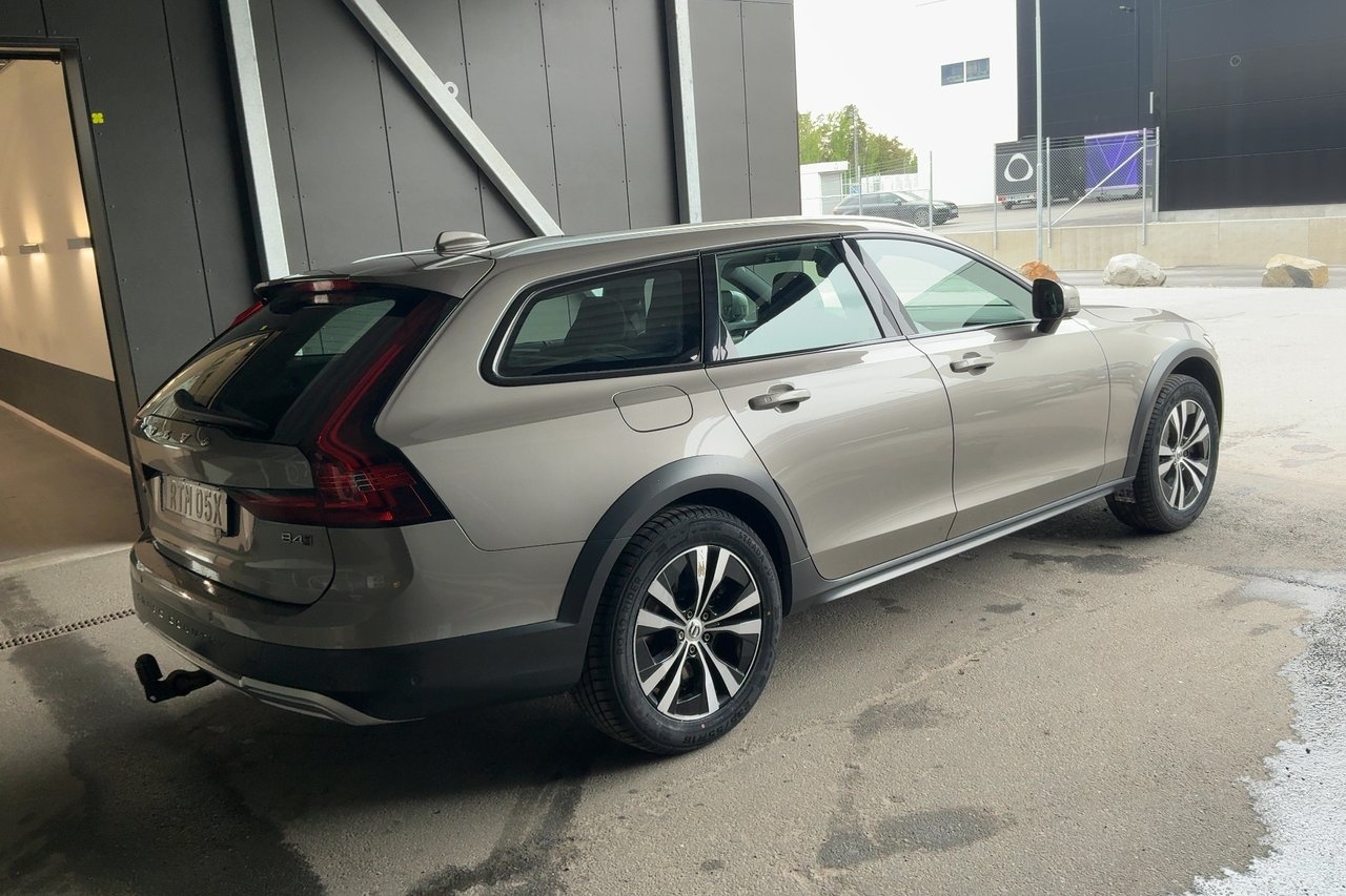 Volvo V60 Cross Country 2022, photo 5/10