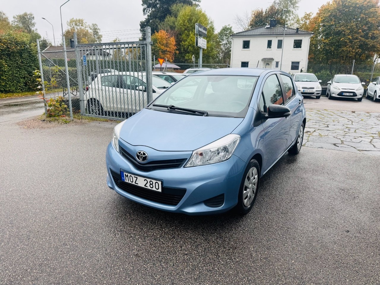 Toyota Yaris 1.0 VVT-i 69HK 5-D 2013, bild 2/10