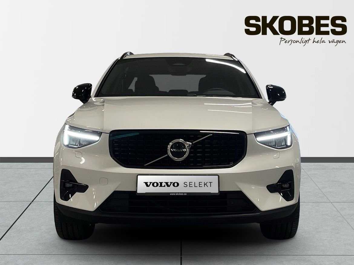 Volvo XC40 B4 FWD Bensin Plus Dark 2026, kuva 2/10