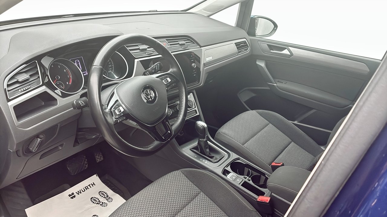 Volkswagen Touran 2018, kuva 7/10