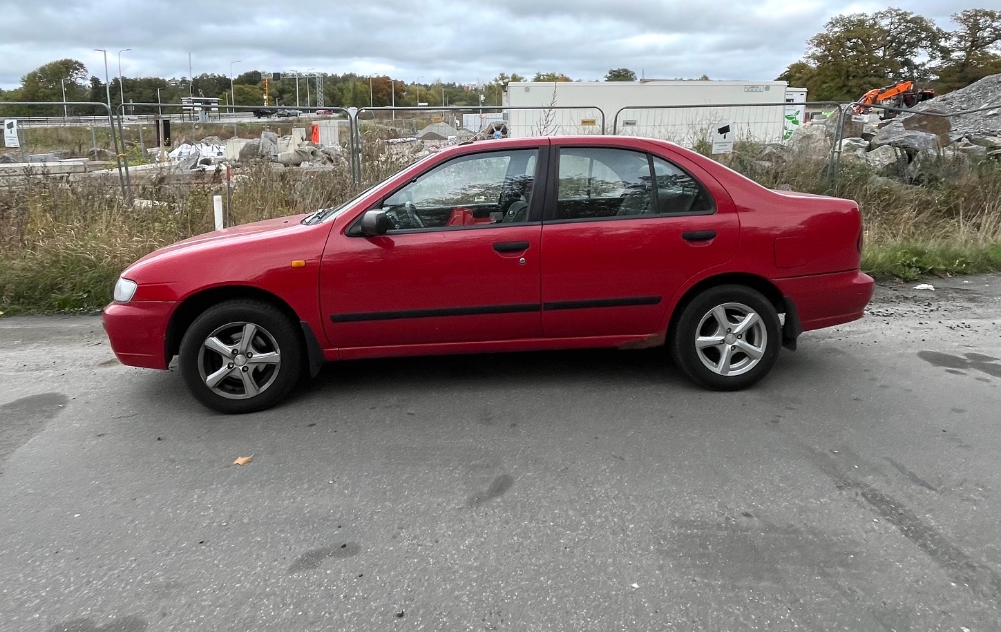 Nissan Almera Sedan 1.6 Manuell 1998, bild 2/3