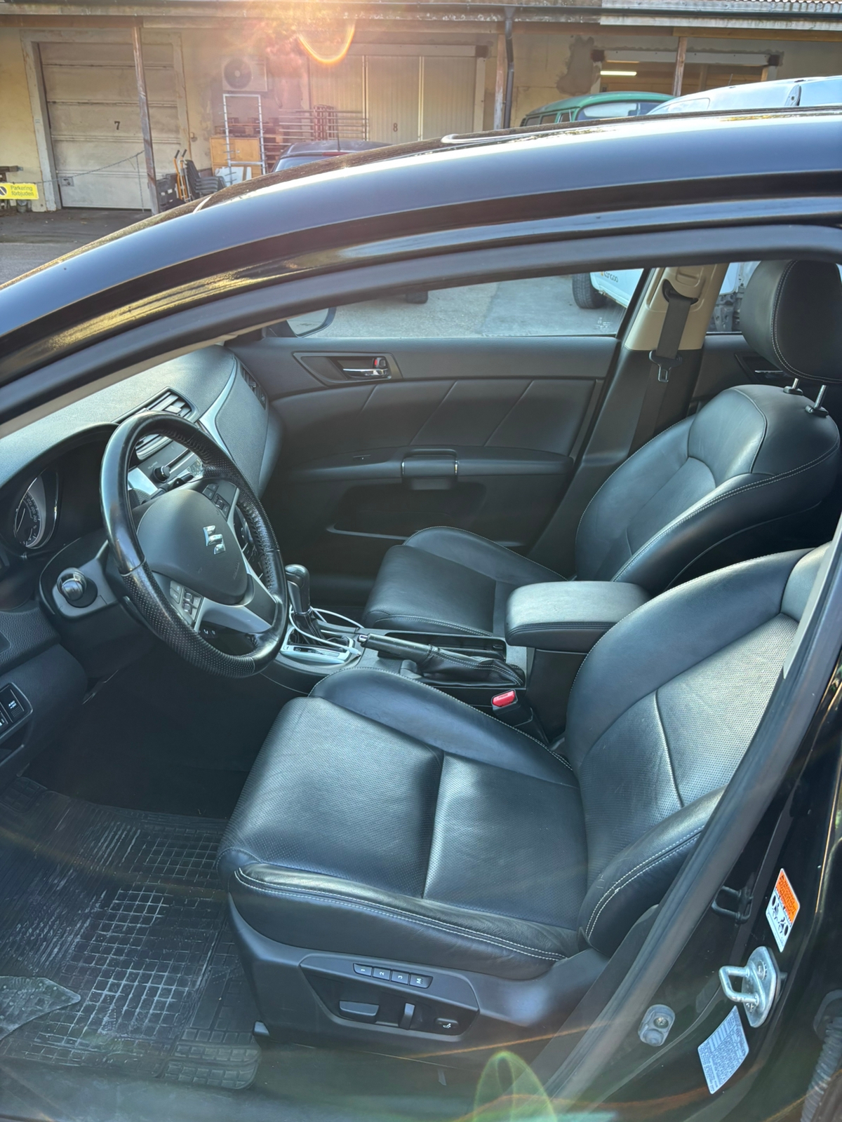 Suzuki Kizashi 2.4 DOHC 16V VVT 4x4 CVT 2011, kuva 3/7