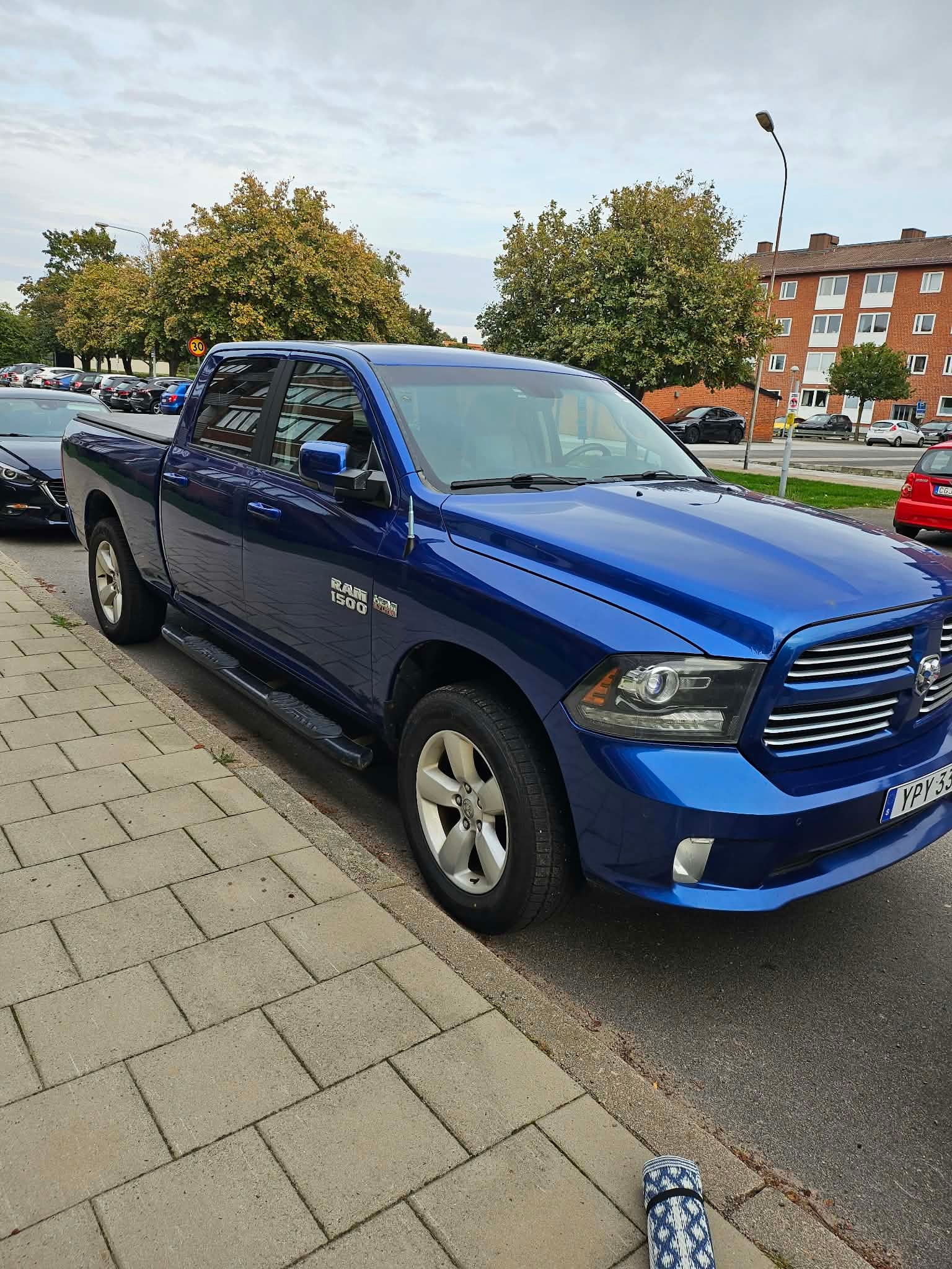RAM 1500 5.7 HEMI V8 4x4 Crew Cab Sport 2016, bild 2/10
